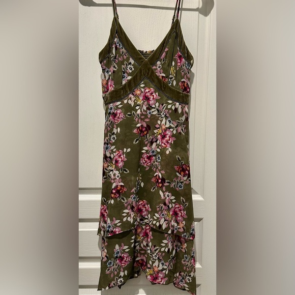 WHBM| White House Black Market Chiffon & Velvet Asymmetric Floral Scarf Dress - Picture 2 of 8